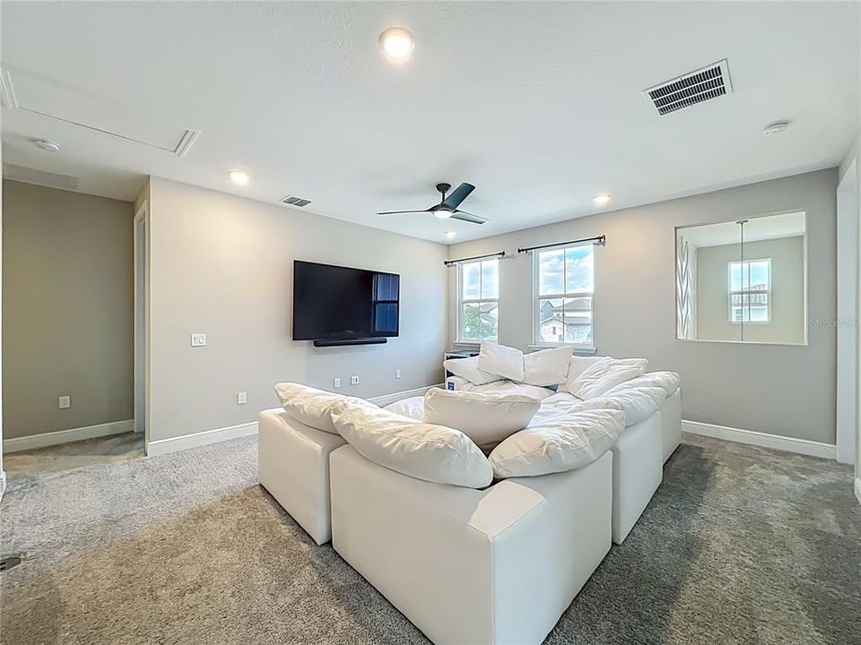 На продажу: $925,000 (5 спален, 4 ванн, 4034 Квадратных фут)