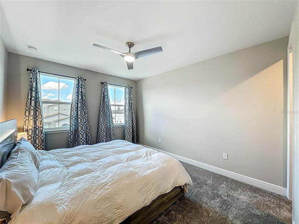 На продажу: $925,000 (5 спален, 4 ванн, 4034 Квадратных фут)