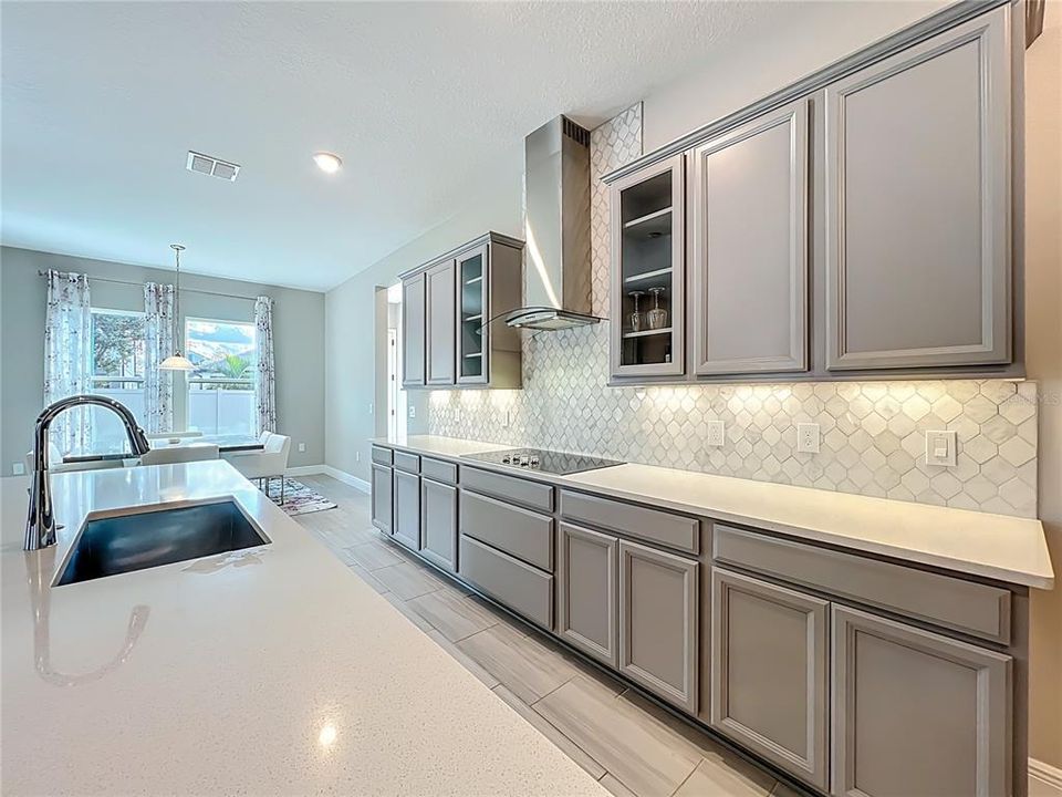 На продажу: $925,000 (5 спален, 4 ванн, 4034 Квадратных фут)