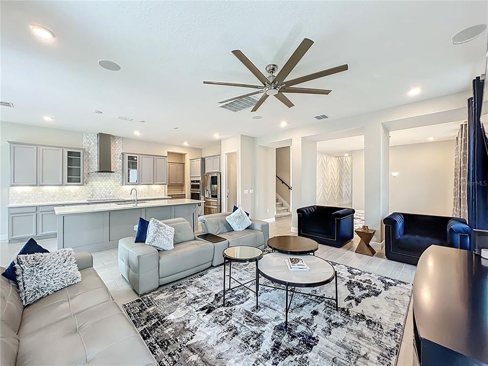 На продажу: $925,000 (5 спален, 4 ванн, 4034 Квадратных фут)