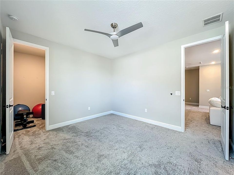 На продажу: $925,000 (5 спален, 4 ванн, 4034 Квадратных фут)