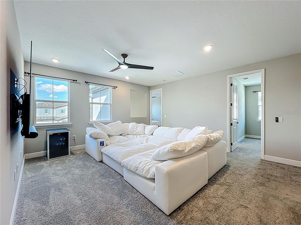 На продажу: $925,000 (5 спален, 4 ванн, 4034 Квадратных фут)