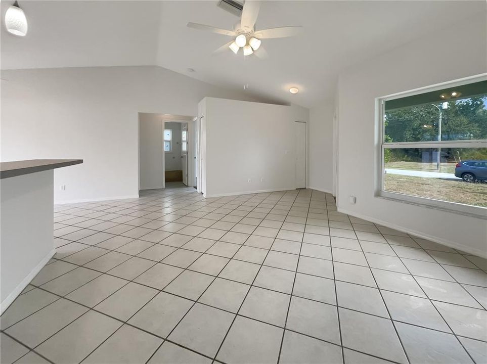 Под контрактом: $257,000 (3 спален, 2 ванн, 1158 Квадратных фут)