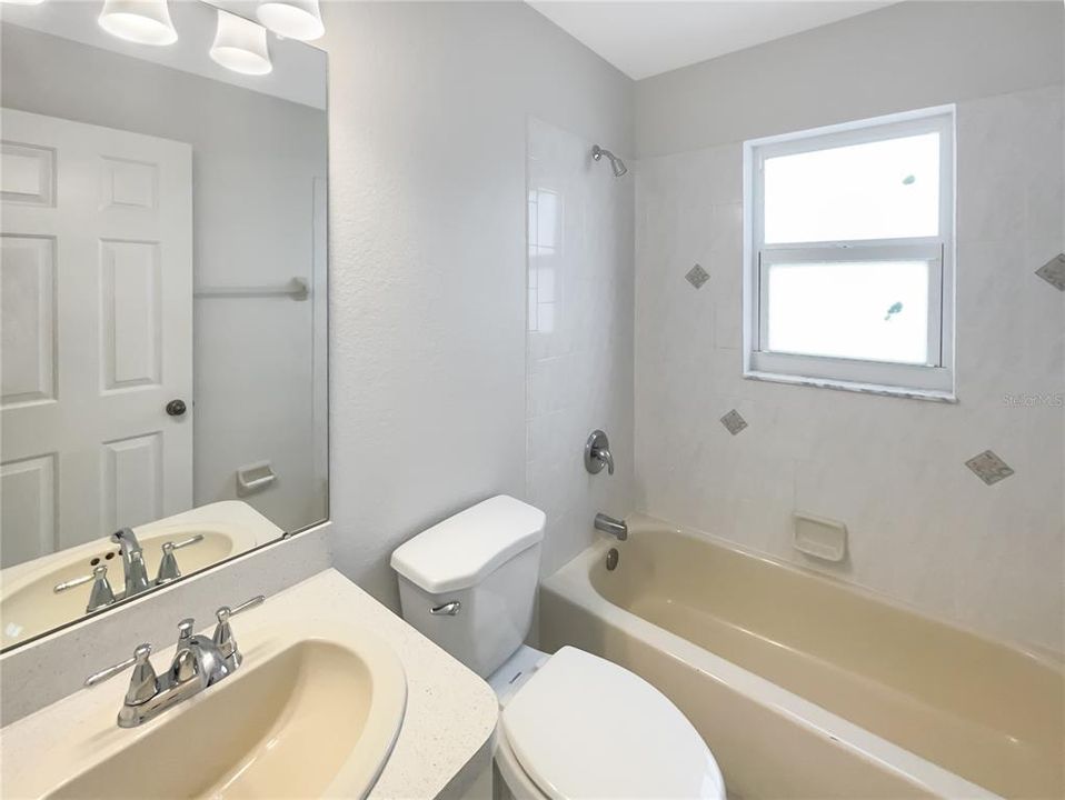 Под контрактом: $257,000 (3 спален, 2 ванн, 1158 Квадратных фут)