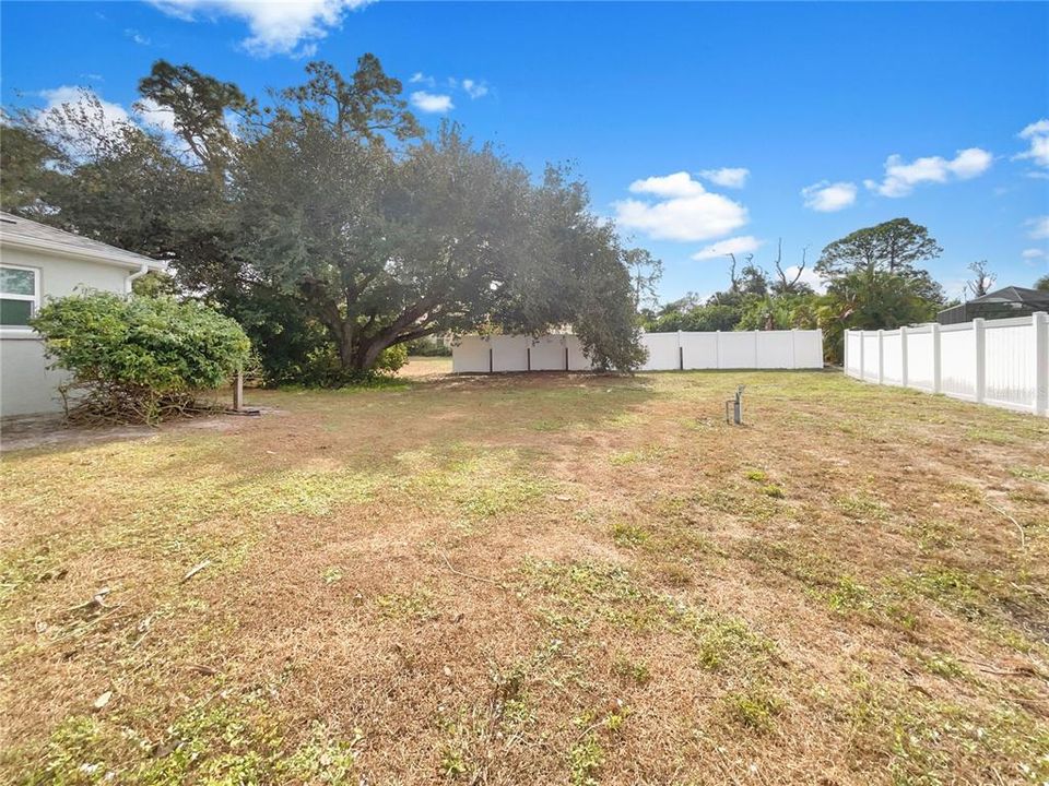 Под контрактом: $257,000 (3 спален, 2 ванн, 1158 Квадратных фут)