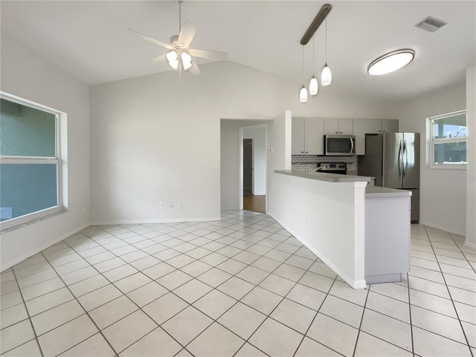 Под контрактом: $257,000 (3 спален, 2 ванн, 1158 Квадратных фут)