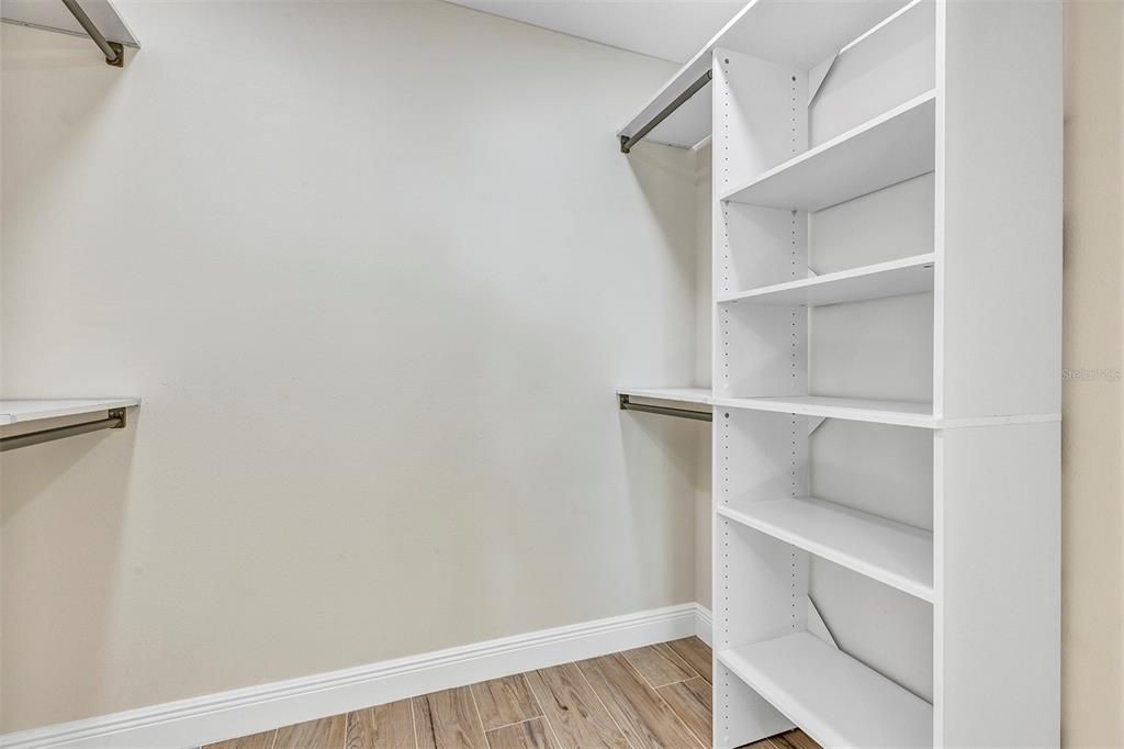 合同活跃: $269,900 (3 贝兹, 2 浴室, 1293 平方英尺)