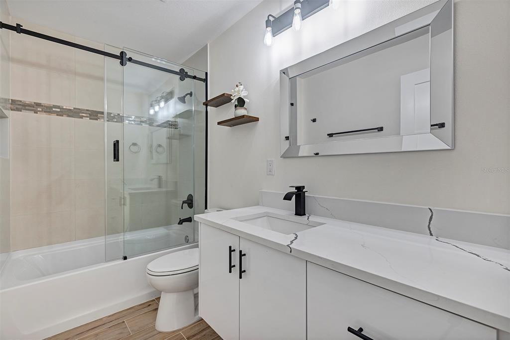 合同活跃: $269,900 (3 贝兹, 2 浴室, 1293 平方英尺)