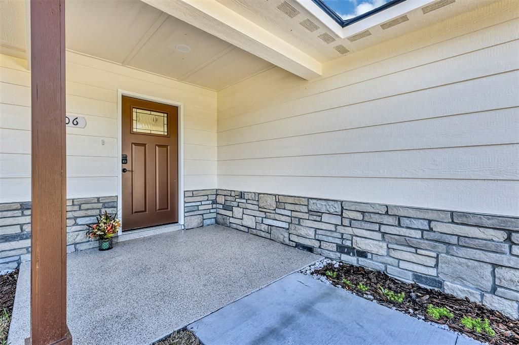 合同活跃: $269,900 (3 贝兹, 2 浴室, 1293 平方英尺)