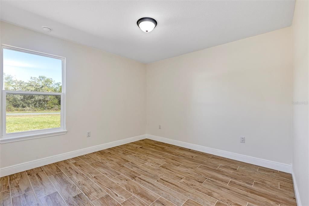 合同活跃: $269,900 (3 贝兹, 2 浴室, 1293 平方英尺)