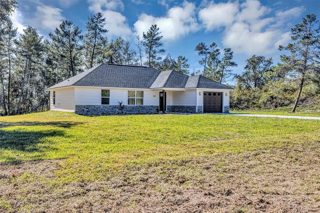 合同活跃: $269,900 (3 贝兹, 2 浴室, 1293 平方英尺)