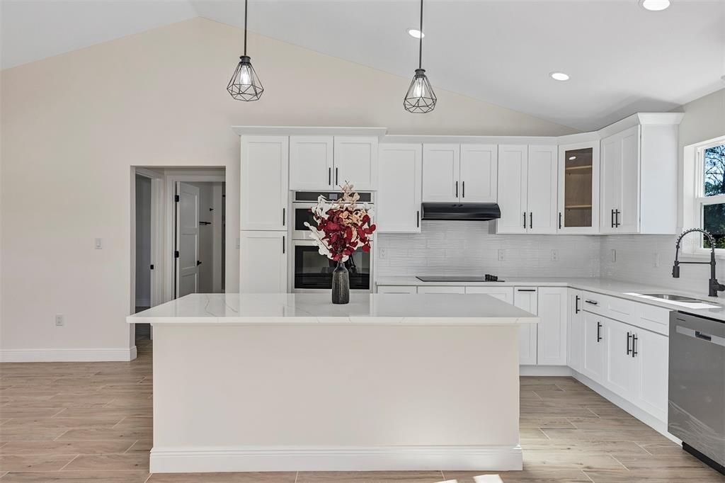 合同活跃: $269,900 (3 贝兹, 2 浴室, 1293 平方英尺)