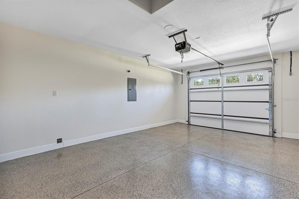 合同活跃: $269,900 (3 贝兹, 2 浴室, 1293 平方英尺)