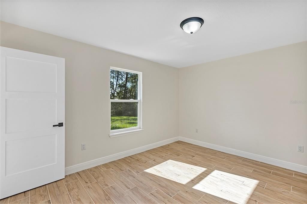 合同活跃: $269,900 (3 贝兹, 2 浴室, 1293 平方英尺)