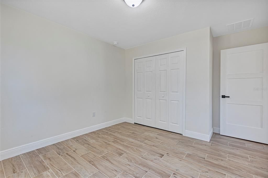 合同活跃: $269,900 (3 贝兹, 2 浴室, 1293 平方英尺)