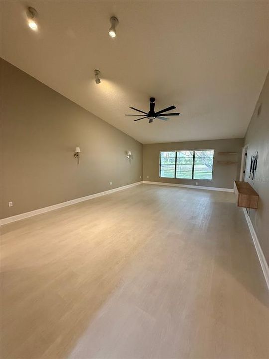 For Sale: $315,000 (2 beds, 2 baths, 1177 Square Feet)