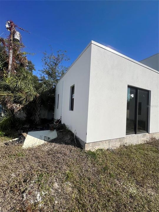 For Sale: $929,000 (5 beds, 5 baths, 3200 Square Feet)