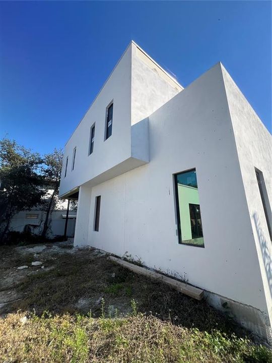 For Sale: $929,000 (5 beds, 5 baths, 3200 Square Feet)