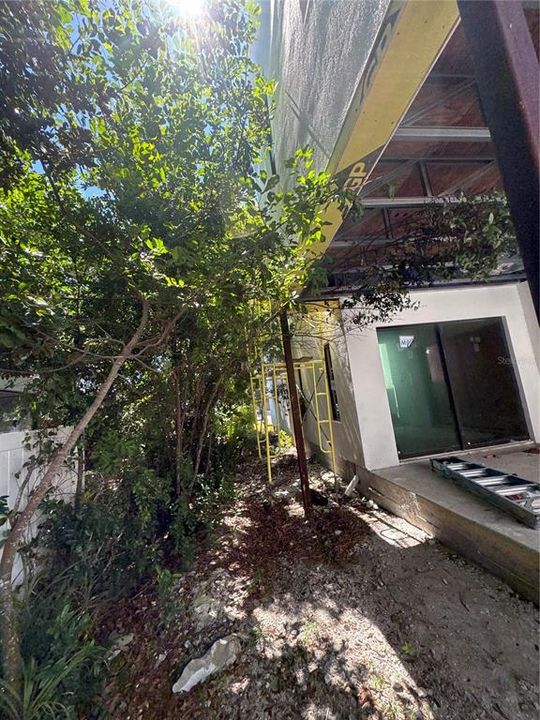 For Sale: $929,000 (5 beds, 5 baths, 3200 Square Feet)