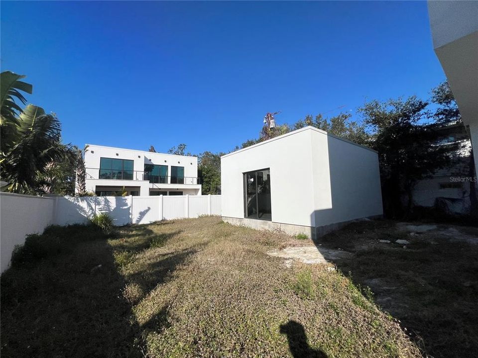 For Sale: $929,000 (5 beds, 5 baths, 3200 Square Feet)