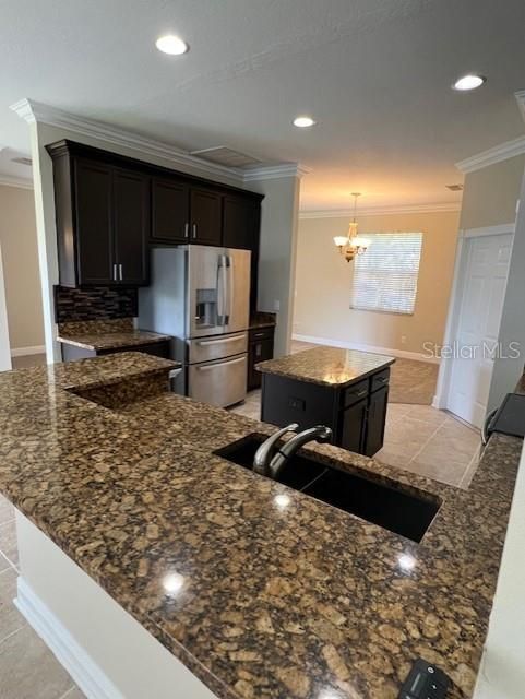 出租: $3,600 (4 贝兹, 2 浴室, 2944 平方英尺)