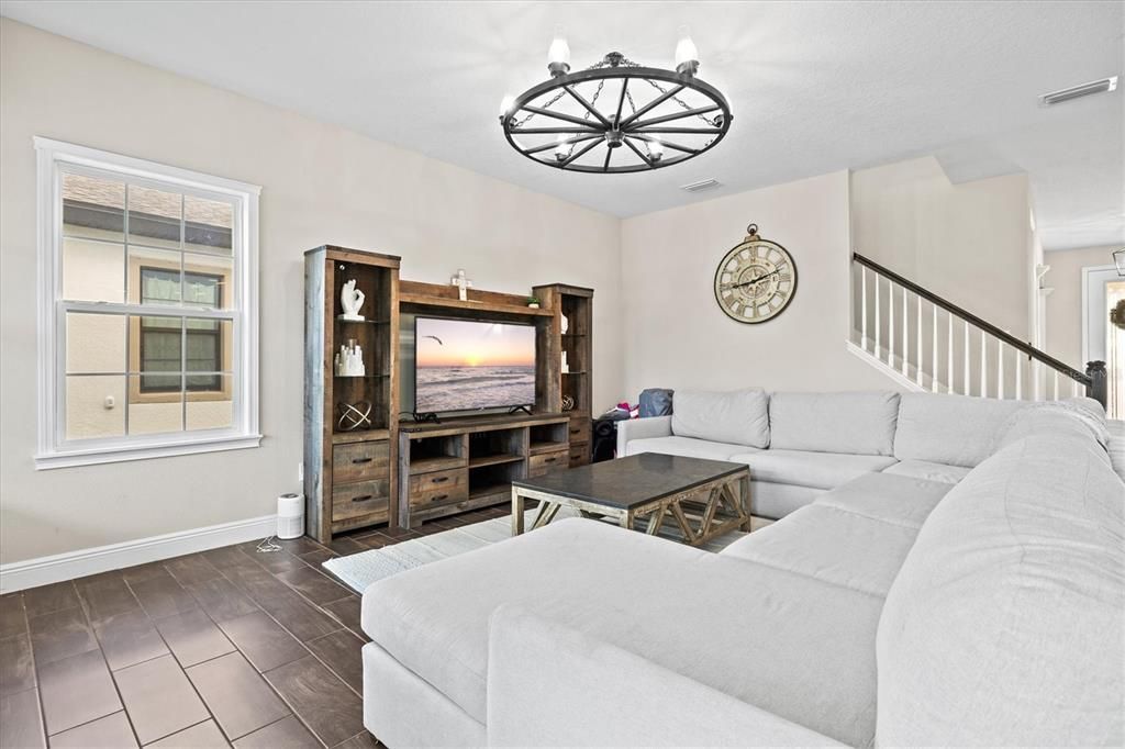 For Rent: $3,500 (4 beds, 2 baths, 2810 Square Feet)