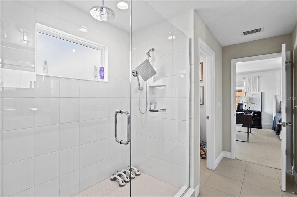 For Rent: $3,500 (4 beds, 2 baths, 2810 Square Feet)