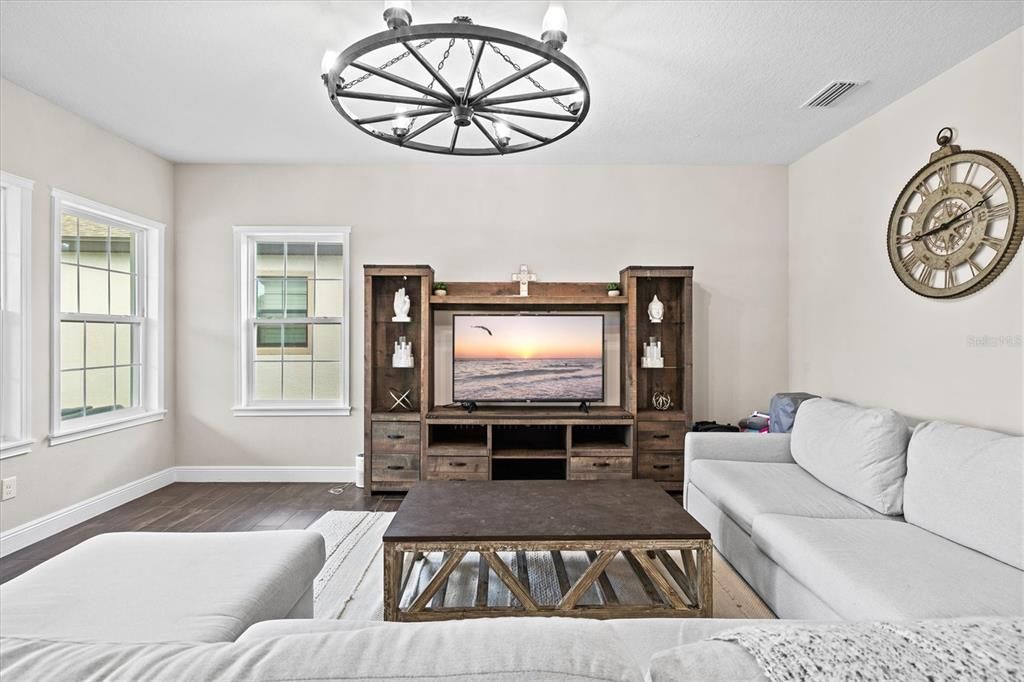 For Rent: $3,500 (4 beds, 2 baths, 2810 Square Feet)