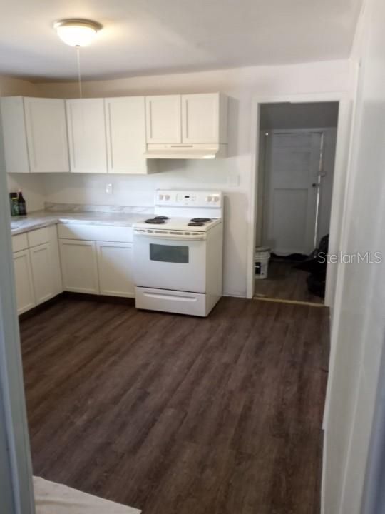 For Rent: $1,199 (3 beds, 1 baths, 696 Square Feet)
