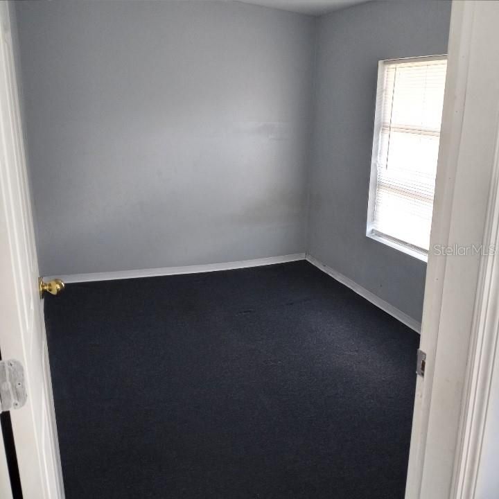 For Rent: $1,199 (3 beds, 1 baths, 696 Square Feet)