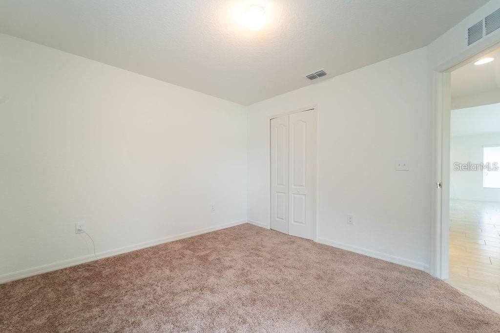 For Rent: $2,250 (4 beds, 2 baths, 1946 Square Feet)