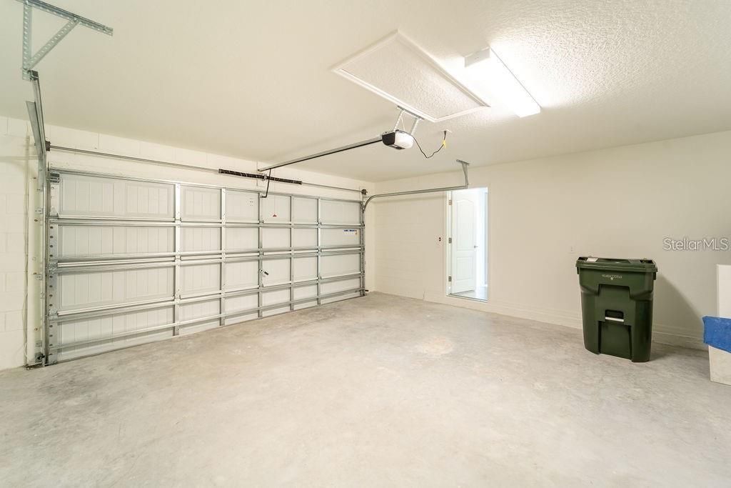 For Rent: $2,250 (4 beds, 2 baths, 1946 Square Feet)