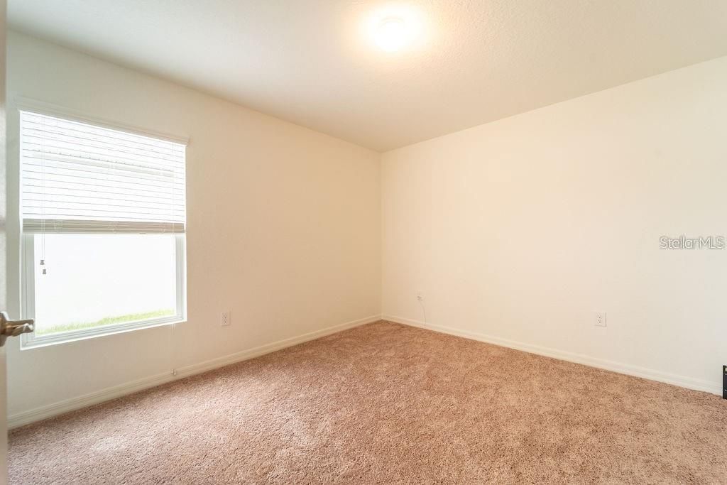 For Rent: $2,250 (4 beds, 2 baths, 1946 Square Feet)