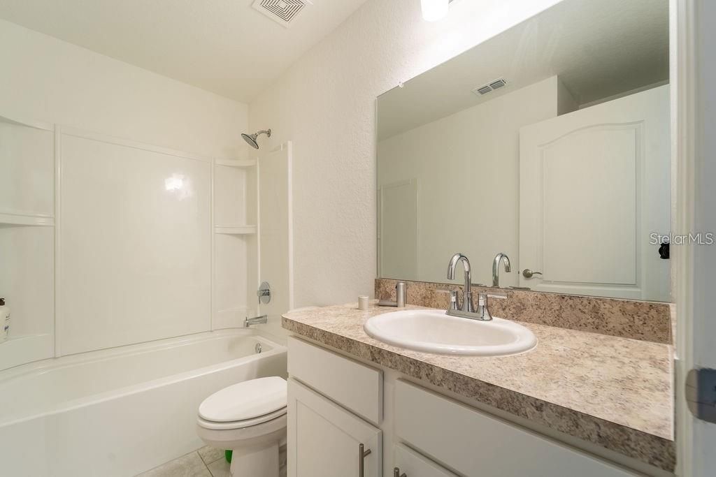 For Rent: $2,250 (4 beds, 2 baths, 1946 Square Feet)