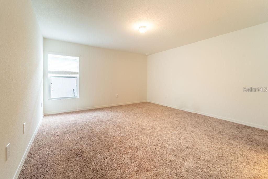 For Rent: $2,250 (4 beds, 2 baths, 1946 Square Feet)