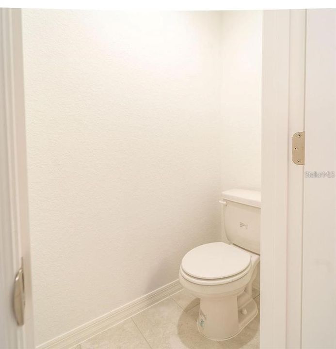 For Rent: $2,250 (4 beds, 2 baths, 1946 Square Feet)