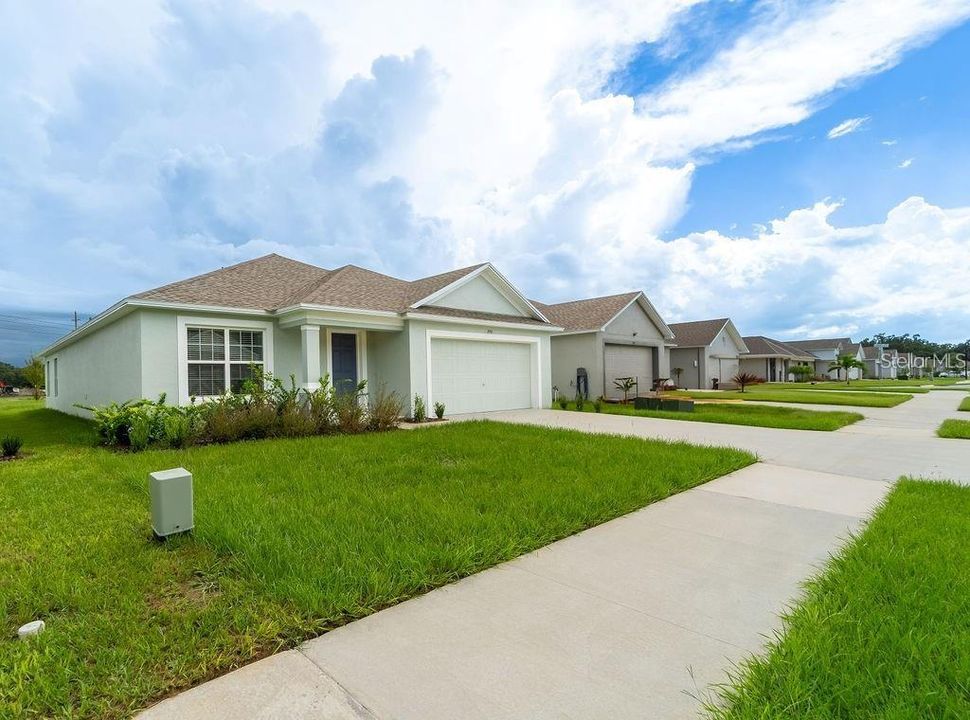 For Rent: $2,250 (4 beds, 2 baths, 1946 Square Feet)