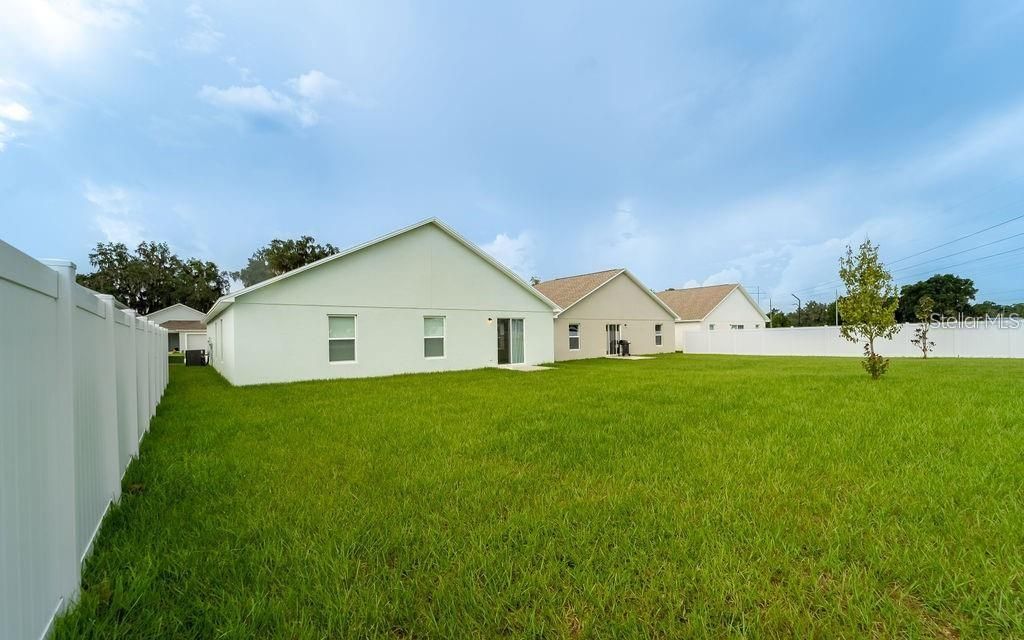 For Rent: $2,250 (4 beds, 2 baths, 1946 Square Feet)