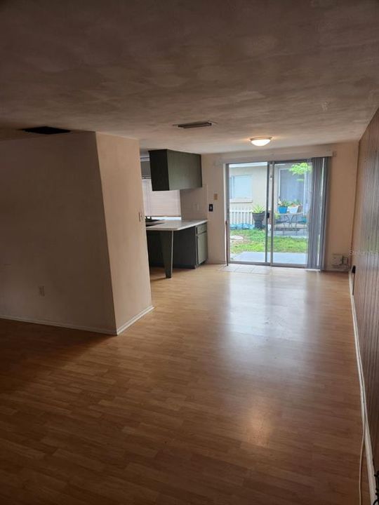 For Rent: $1,375 (2 beds, 2 baths, 800 Square Feet)