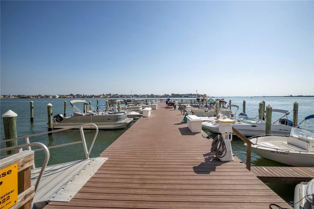 На продажу: $274,900 (2 спален, 2 ванн, 1175 Квадратных фут)