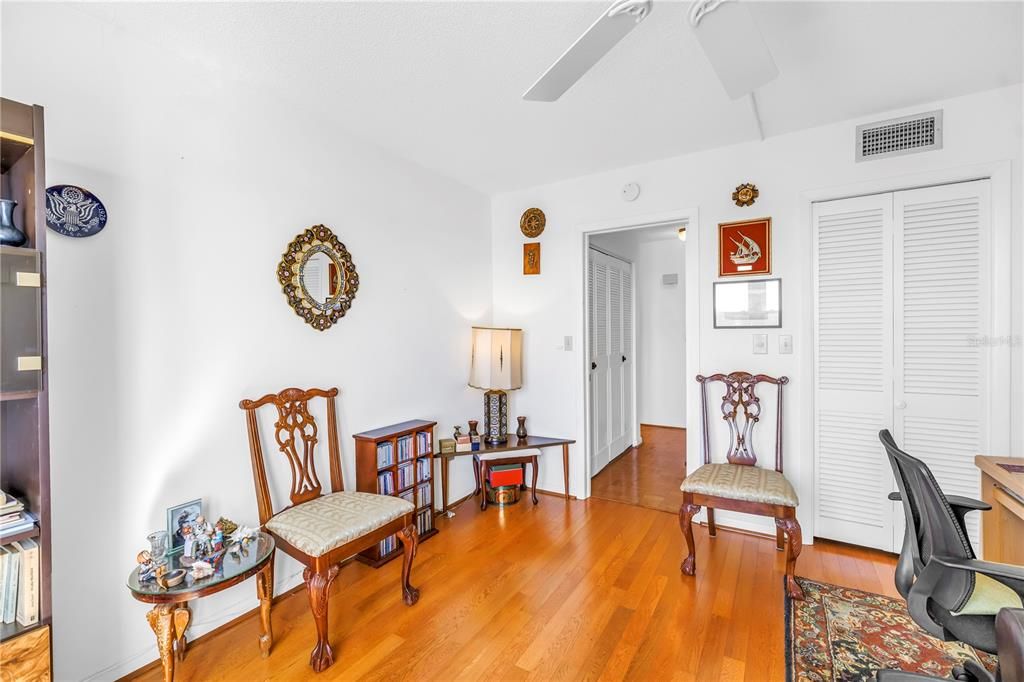 На продажу: $274,900 (2 спален, 2 ванн, 1175 Квадратных фут)