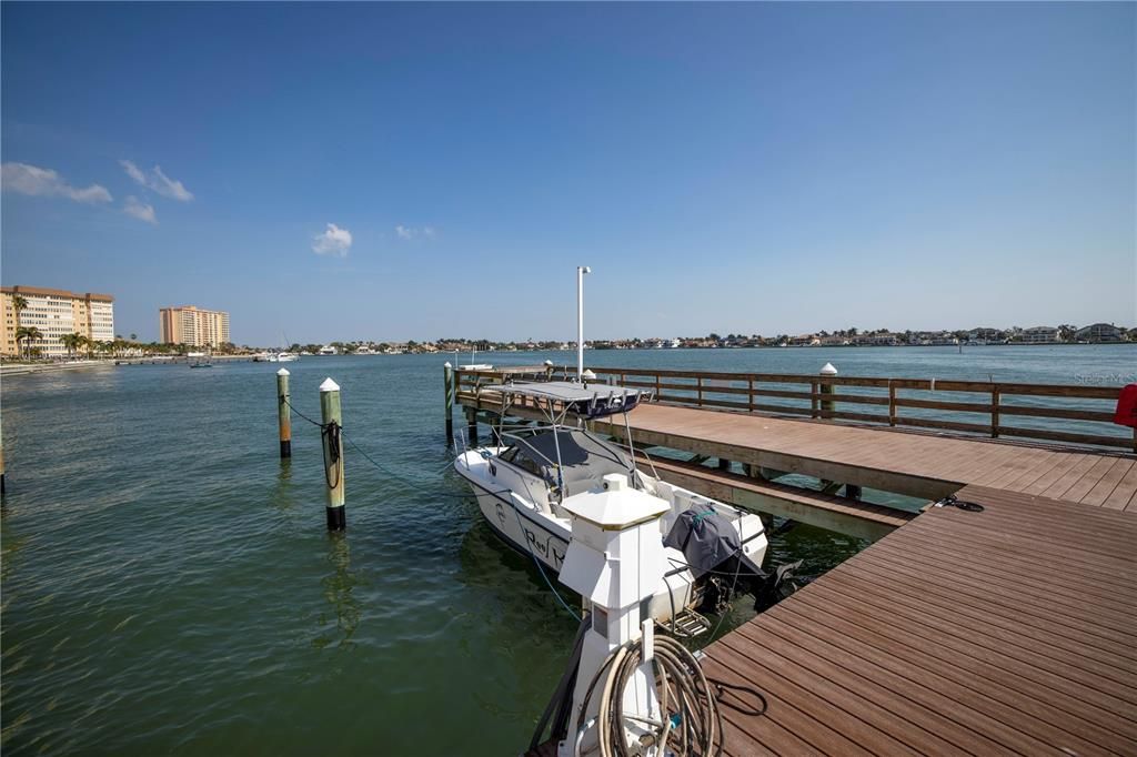 На продажу: $274,900 (2 спален, 2 ванн, 1175 Квадратных фут)