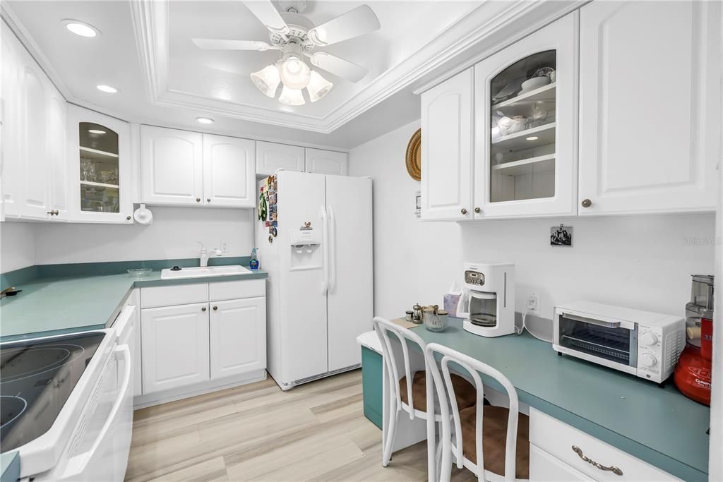 На продажу: $274,900 (2 спален, 2 ванн, 1175 Квадратных фут)