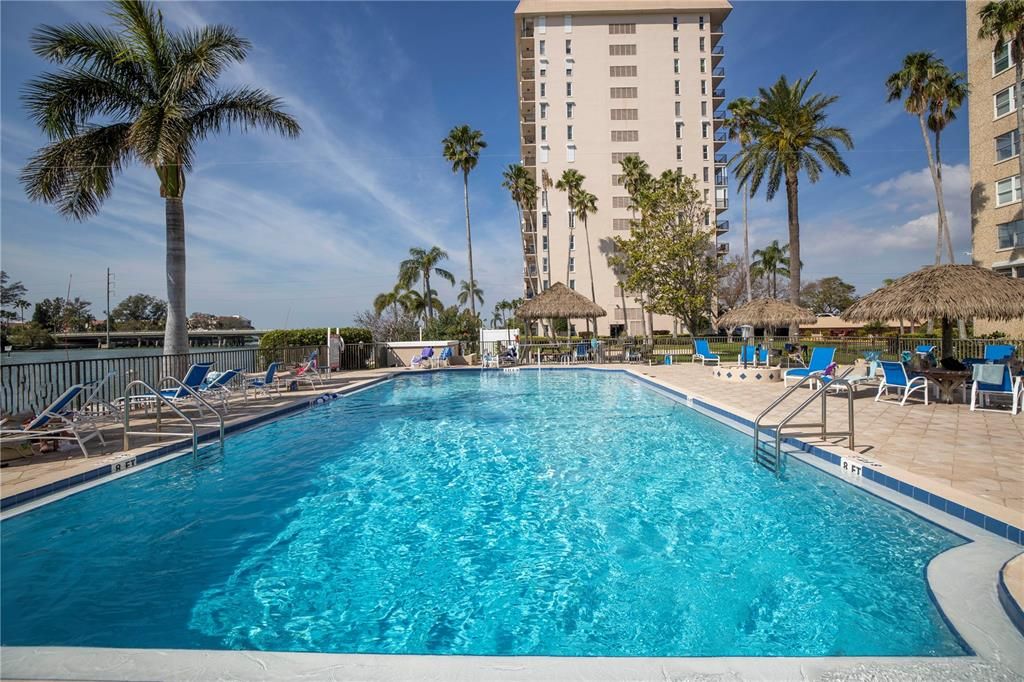 На продажу: $274,900 (2 спален, 2 ванн, 1175 Квадратных фут)