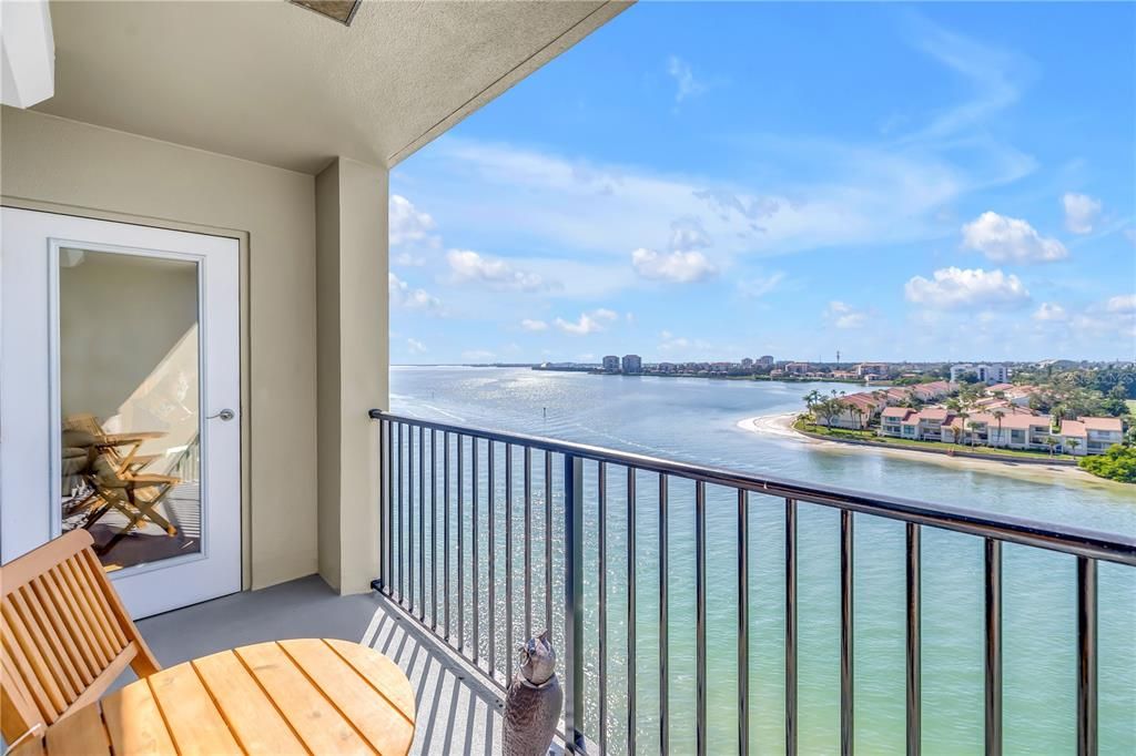 На продажу: $274,900 (2 спален, 2 ванн, 1175 Квадратных фут)