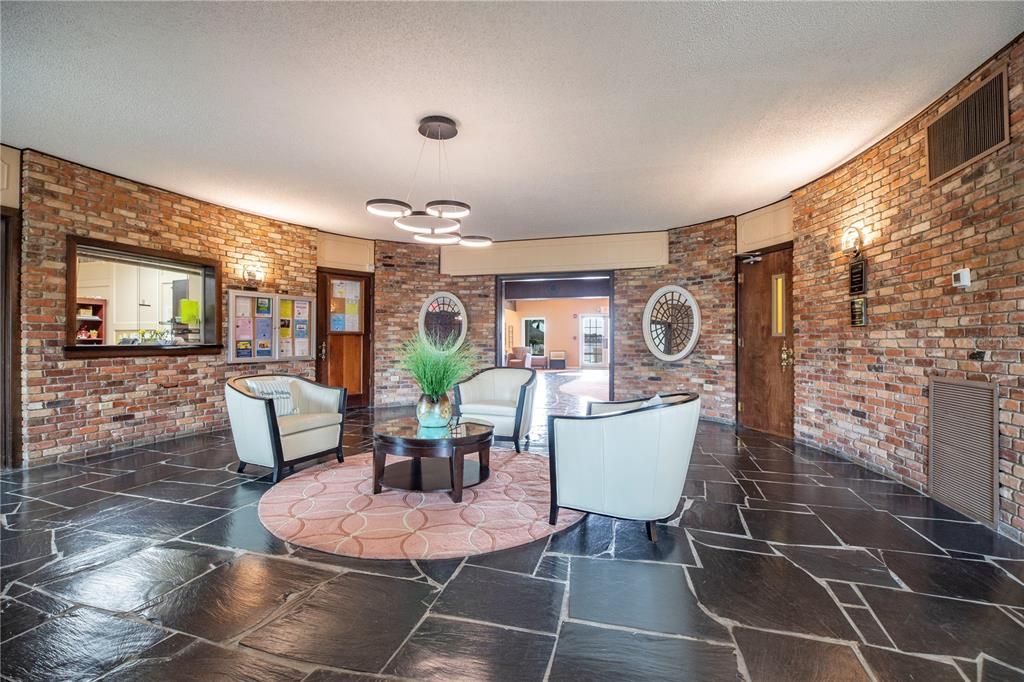 На продажу: $274,900 (2 спален, 2 ванн, 1175 Квадратных фут)