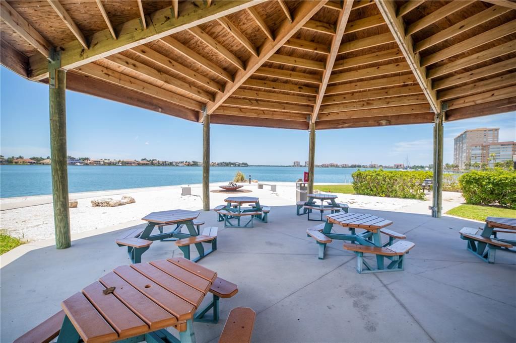 На продажу: $274,900 (2 спален, 2 ванн, 1175 Квадратных фут)