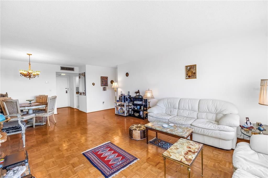 На продажу: $274,900 (2 спален, 2 ванн, 1175 Квадратных фут)