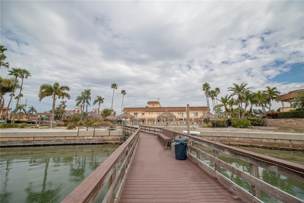 На продажу: $274,900 (2 спален, 2 ванн, 1175 Квадратных фут)