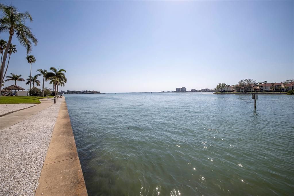 На продажу: $274,900 (2 спален, 2 ванн, 1175 Квадратных фут)